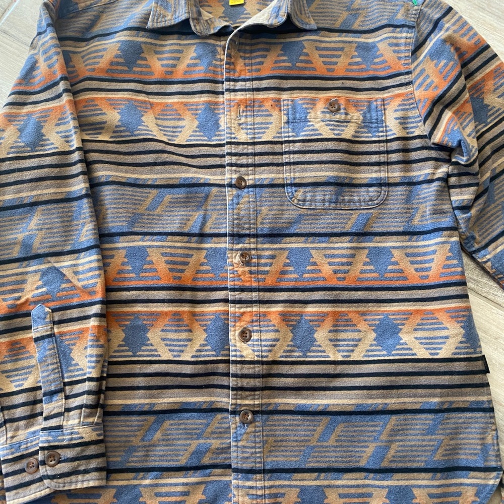 Size L Cabela’s Aztec-print shirt